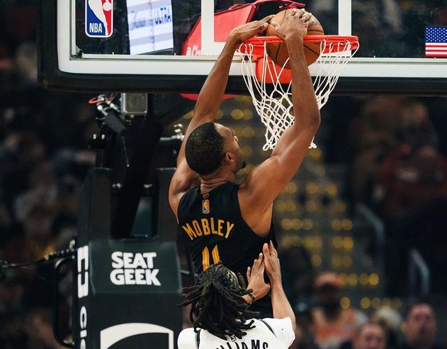 骑士大胜28分获6连胜!哈登喂出“新饼皇” 篮网仅用12分钟就投降(图4) image.png