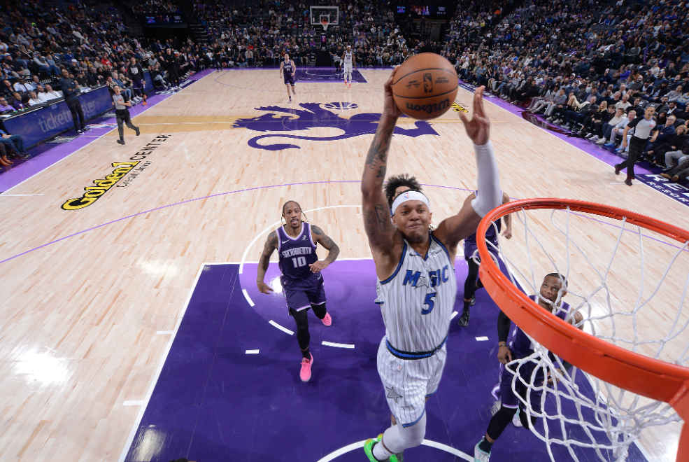 班凯罗30+5+6雷诺17+14 魔术客场大胜国王